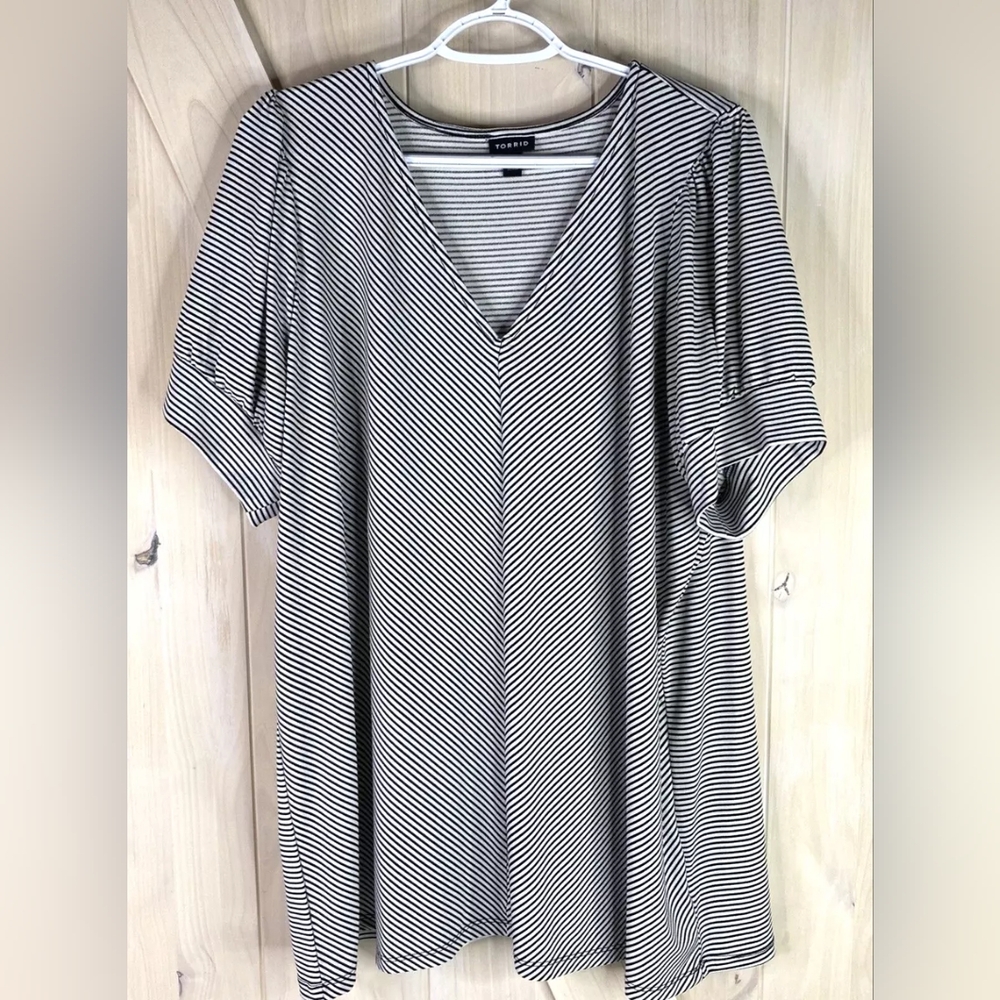 Torrid Thin Black White Striped Short Sleeve Puffy Womens Plus Size 3X